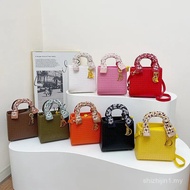 4AEP Ready Stock Fashion Large-Capacity One-Shoulder Messenger Handbag Light Luxury Woven Pattern Di