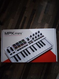 白色 Akai MPK mini MK 4 IV keyboard and pad controller MIDI 鍵盤控制器