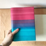 真皮書套_旅行手帳_無印良品A5尺寸_閱讀頁設計_胭脂粉漸層里昂藍