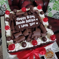 cake ultah blackforest - 18x18cm