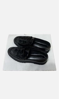 Charles & Keith 黑色厚底樂福鞋