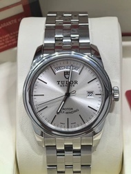 🔥[現貨] TUDOR Glamour 帝舵駿珏 56000 銀面條刻 39mm 星期日曆 自動機械錶 2020年全套 tudor/tudor black bay/tudor black bay ch