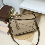 （舊款最後一顆😝）🏷Loewe 羅意威．Small Puzzle 沙色