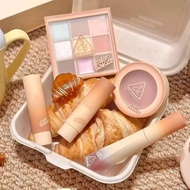 3 - CE Keychain Collection Color Baker eye shadow