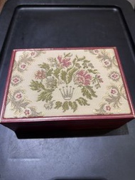 80年代花卉與皇冠刺繡（勞力士手錶盒）