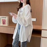 เสื้อคลุมกันแดดมีฮู้ดสีพื้นบางระบายอากาศได้ดีไซน์หลวมๆ สำหรับผู้หญิงไซส์ใหญ่ในช่วงฤดูร้อนปี 2023 เสื