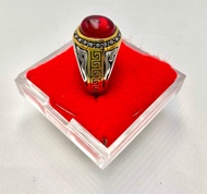 แหวนทองสองกษัตริย์พลอยทับทิมสีแดงลวดลายสวยงาม ช่วยเสริมราศี สวยสดใสดูดีมีราคา ไม่ลอกไม่ดำใช้ได้นานเป็นปี รับประกันสินค้าดีมีคุณภาพ ใส่แล้วโชคดีร่ำรวยๆ