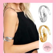 Leaf-shaped bicep bracelet
