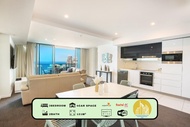 Rumah m² dengan 3 bilik tidur dan 2 bilik mandi peribadi di Surfers Paradise (4 HUGE TVs, 4 carpark