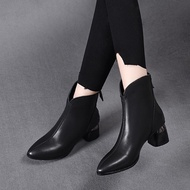 【พร้อมส่ง】รองเท้าบูท Martin ส้นหนาหัวแหลมสำหรับผู้หญิงหนังนิ่มสไตล์ใหม่รองเท้าบูท Martin Sepatu BOOT Pendek ส้นสูง