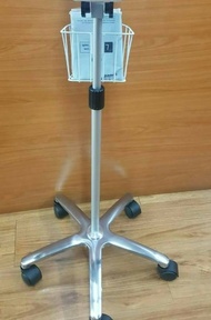 yuwell เครื่องวัดความดันรุ่น ye680e แบบอัตโนมัติแบบมีล้อเลื่อน รับประกัน 1 ปี