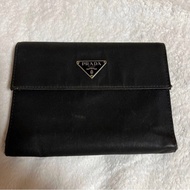 【正品 PRADA】黑色  防刮牛皮三角標中夾｜小資粗用首選｜附原廠盒