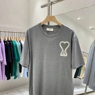 เสื้อยืดคอกลมแขนสั้นทรงหลวมปักลายความรักครั้งใหญ่สไตล์คู่รักผ้าฝ้ายคอกลมโลโก้ Ami Paris ของแท้ถูกต้อ