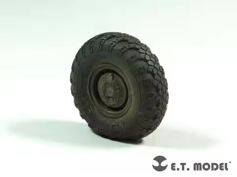 1/35 ET Models - ER35-057 BTR-80 APC Wide Type Resin Wheels (8 pcs)