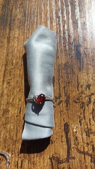 酒紅石榴石戒指