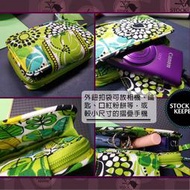 ◀倉庫掌門人▶美國 Vera Bradley 棉布壓縫 錢包/相機包 Lime萊姆綠 逛街手腕包 翠綠花火 手拿包