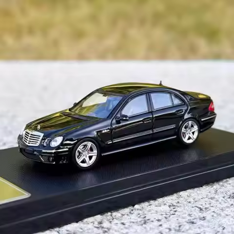 Diecast Original 1:64 Scale E63 W211 Alloy Model Simulation Classic Decoration Hobbies Souvenirs Gif