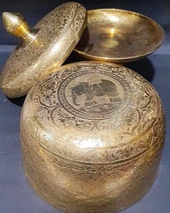 ขันพานฝาจุก 8 นิ้ว รุ่นนพิเศษ ตอกดลายพิกุล ก้นช้าง Premium & Luxury