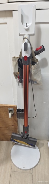 Dyson V11 stand with charger . Dyson V11 支架連內置充電器