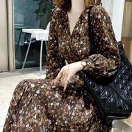 ((Ready Stock) Fat mm Mori style V-neck to ankle retro super fairy floral dress Long Skirt Vacation style Narrow Waist Slimmer Look Goddess Skirt Fat mm Sen style V-neck to ankle retro super fairy floral dress, long24.3.20