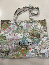 全新Gucci 老虎袋 買鞋跟埋 只有一個