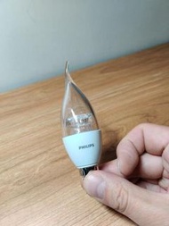 Philips LED 蠟燭型燈泡，E14 3W 2700K