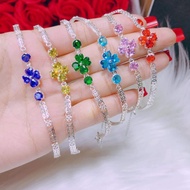 Golden bracelet mixed with lucky 4-leaf clover