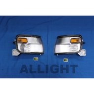 Mitsubishi Delica L300 (1996) Parking Lamp