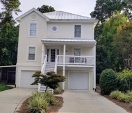 W2Beach 4TVs Roku Pets WC WiFi 4King ßds grill games