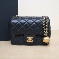 CHANEL CF口蓋包方胖子17黑色羊皮晶片開金扣金球調節扣肩帶肩背包