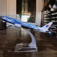 Malaysia Airlines AirAsia Plane Model Boeing 737 747 Airbus 320 Die-cast Alloy Aircraft Model Passen