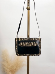 【日本直送 名牌中古包】Christian Dior   Trotter 帆布肩背包 黑色 緹花 經典款 z8apv6