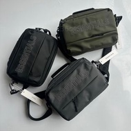 Fear of God Essentials 側背包