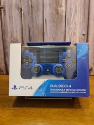ขายจอย PlayStation 4 (PS4) สีน้ำเงิน ของแท้มือสองงานกล่องมากับเครื่อง สามารถใช้กับเครื่อง PlayStation 4 ได้ทุกรุ่น สภาพสวยใหม่มากๆใช้งานได้ตามปกติทุกอย่างขายตัวละ 1390บาท