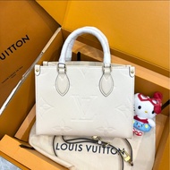 LV 路易威登 onthego 奶油白全皮壓紋小號 單肩斜挎手提包