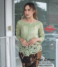 Kebaya sabrina kebaya wisuda set rok span belah