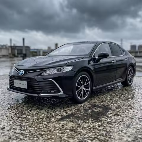 1:18 Toyota Camry Hybrid Mid Size Hybrid Sedan Alloy Metal Diecast Model Car Home Trendy & Desktop D