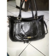 Large size genuine leather women's bag. brand ESQUIRE preloved.read description