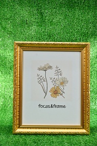 กรอบรูป   ใส่รูปขนาด  5x7  6x8  8x10  8x12  นิ้ว  A4  10x12   10x15 นิ้ว   A3  กรอบลายกนก  สีทอง  สี