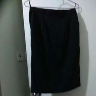 黑色有袋半截裙腰26吋，長24吋