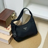 🏷Prada．Re-Edition Hobo 2000 尼龍腋下包
