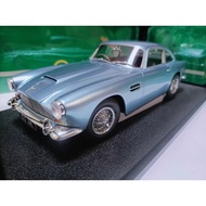 Cult 1 18 Aston Martin Martin Two-Door Sports Car Model Aston Martin DB4 1958 Metallic Blue