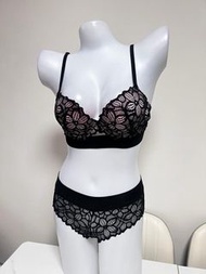 (Size: 36B)特價 Last two set 現貨原裝-Victoria's Secret PINK - Sexy silky /lace black push up bra set with match Lace / silky panties 維密黑色內衣套裝