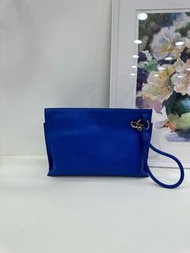 LOEWE Blue Clutch at physical store in Admiralty HK 羅意威 拉鏈手拿包