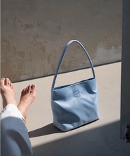 MUCU AND EBONY  กระเป๋าสะพายไหล่ Nearest Bag Black