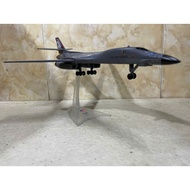 Rockwell B-1B lancer Bomber Model - 1:144