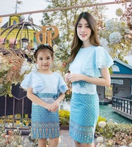 ชุดไทยประยุกต์  ชุดเดรสผู้หญิง Mae Yhing Dress สีฟ้า ชุดไทย เด็กหญิง ชุดทำบุญ ชุดไทยลูกไม้ ชุดไทยเด็กหญิง เดรสชุดไทย ชุดแม่ลูก ชุดคู่แม่ลูก