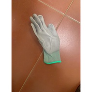 Gloves dipped in pu paint