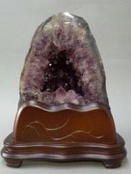 高檔巴西紫水晶洞 6.6kg [附專屬實木底座]