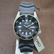 Seiko SKX013K1 Black Dial Analog Automatic Day and Date Black Rubber Strap Watch